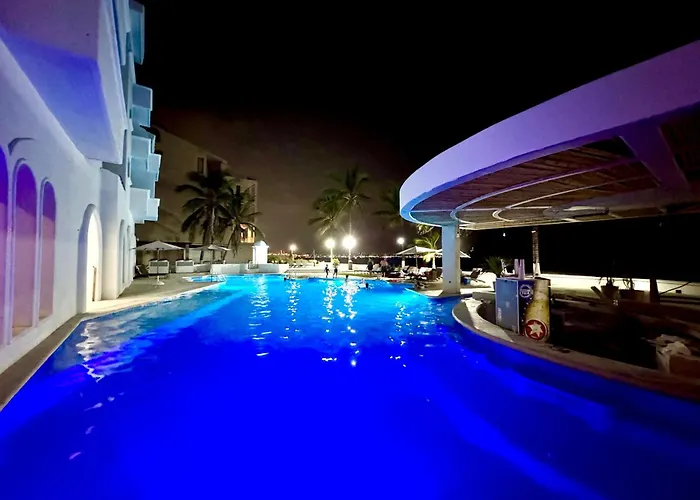 Espectacular Apto Remodelado, De Lujo Y A Pie De Playa Con Vista Al Mar