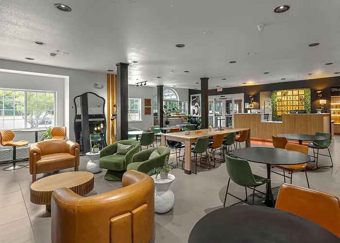 The Block Hotel Bentonville