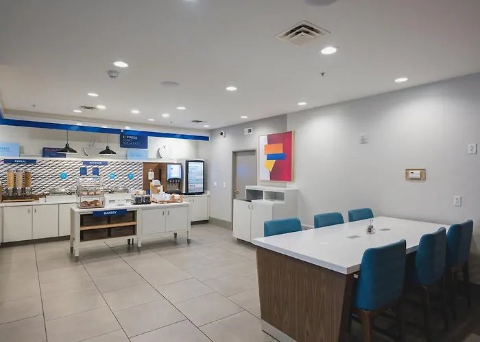 Holiday Inn Express & Suites Marquette By Ihg