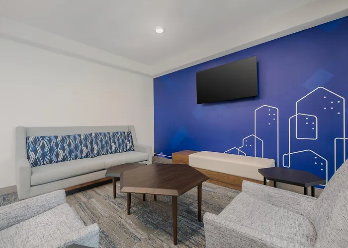 Holiday Inn Express & Suites Alexandria By Ihg