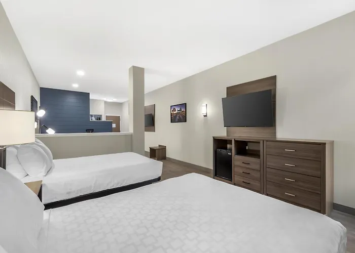 Best Western Plus Revere Inn & Suites
