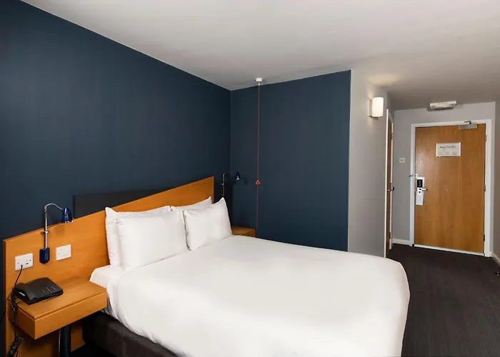 Holiday Inn Express Swansea East By Ihg