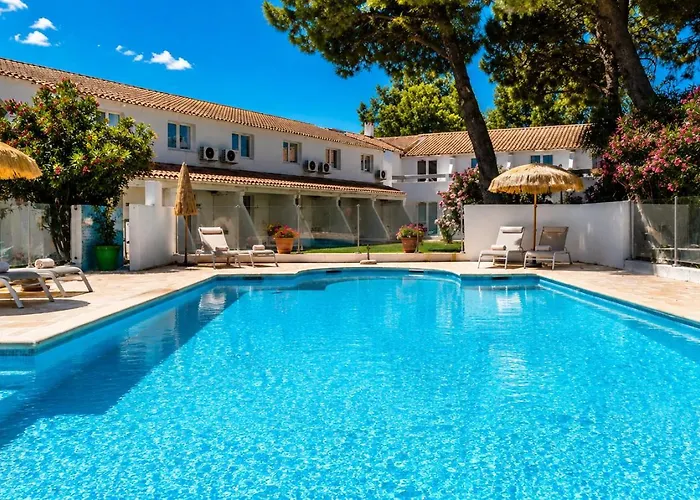 Artemia Aigues-Mortes - Hotel Avec Piscine - Bornes Electriques - Parking Prive - Local Velo-Moto