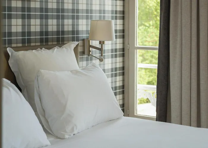 Best Western Le Cheval Blanc -Vue Sur Le Port-Plein Centre Ville