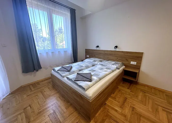 Pater Apartments And Rooms