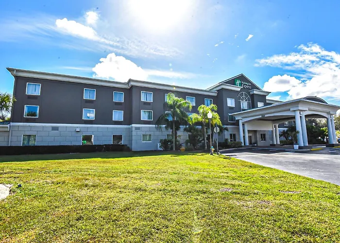 Holiday Inn Express & Suites Cocoa By Ihg
