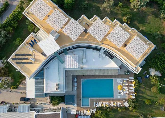 Nasos Hotel & Resort