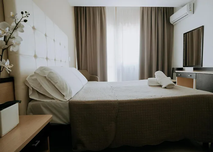 Hotel Holiday