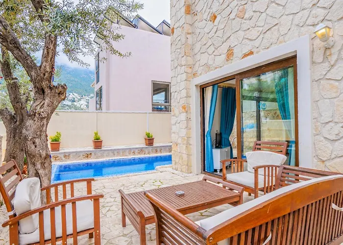 Oasis Hotel (Adults Only)