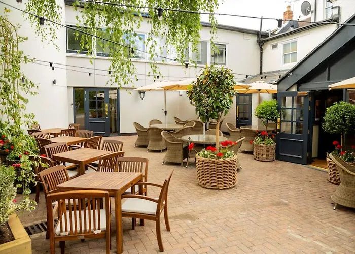 The Globe, Warwick, Warwickshire - Brunning & Price