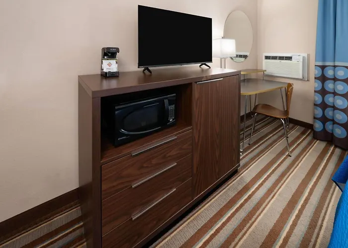 Super 8 By Wyndham Longmont/Twin Peaks