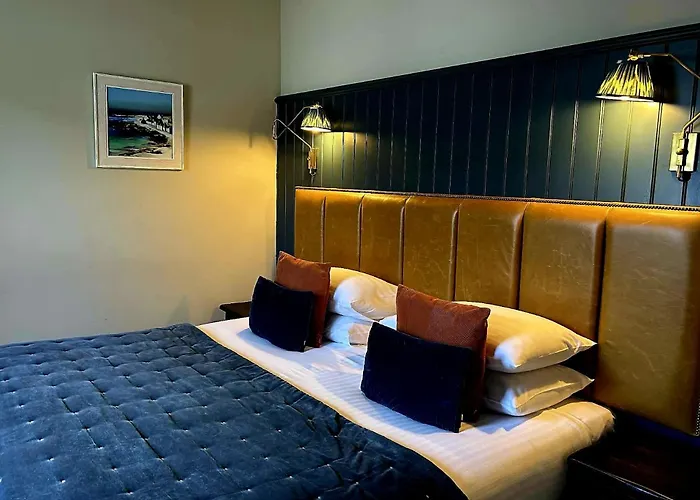 Lochside Hotel