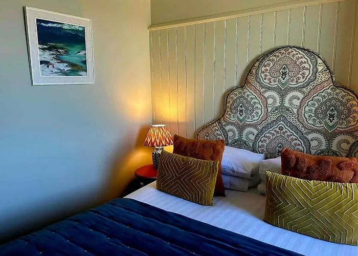 Lochside Hotel