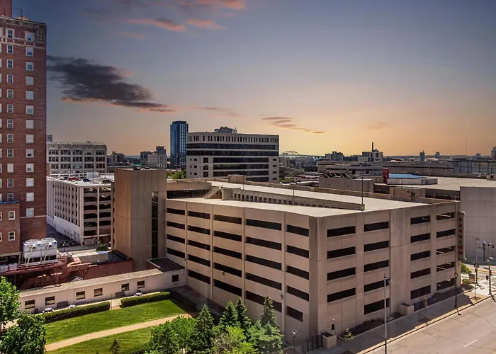 Doubletree By Hilton Milwaukee Downtown