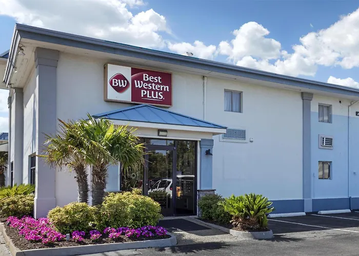 Best Western Plus Holiday Sands Inn&Suites