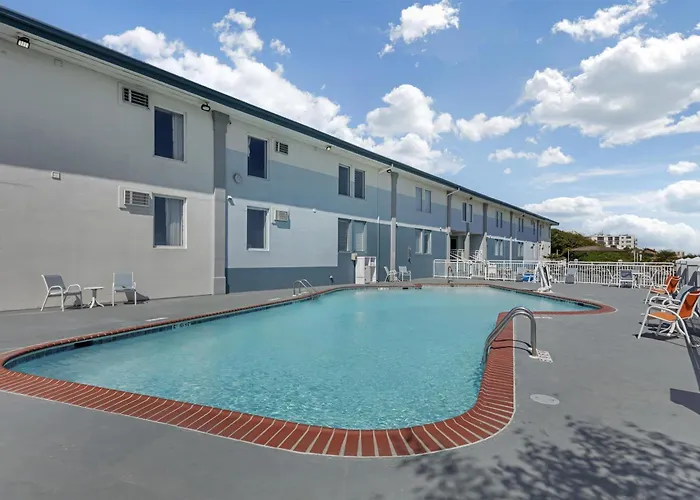 Best Western Plus Holiday Sands Inn&Suites