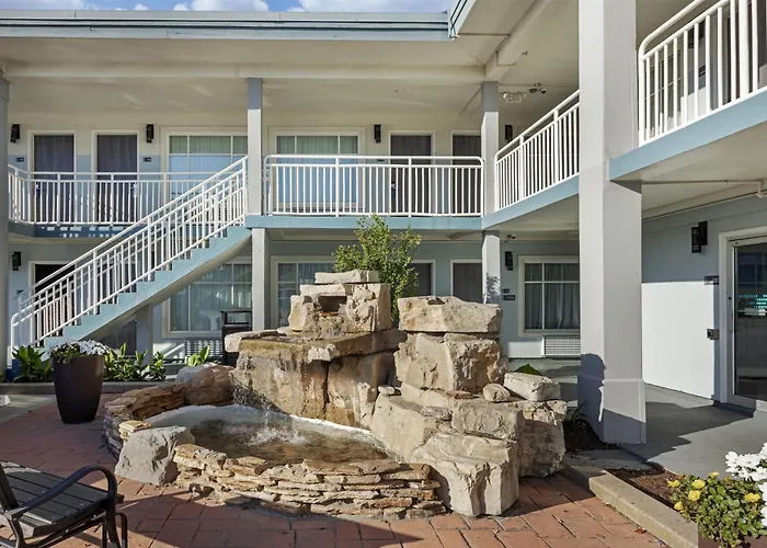 Best Western Plus Holiday Sands Inn&Suites