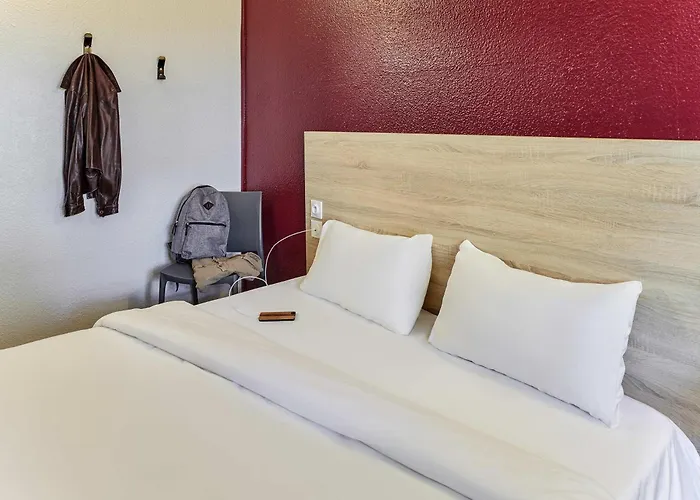 Hotelf1 Frejus Roquebrune Sur Argens