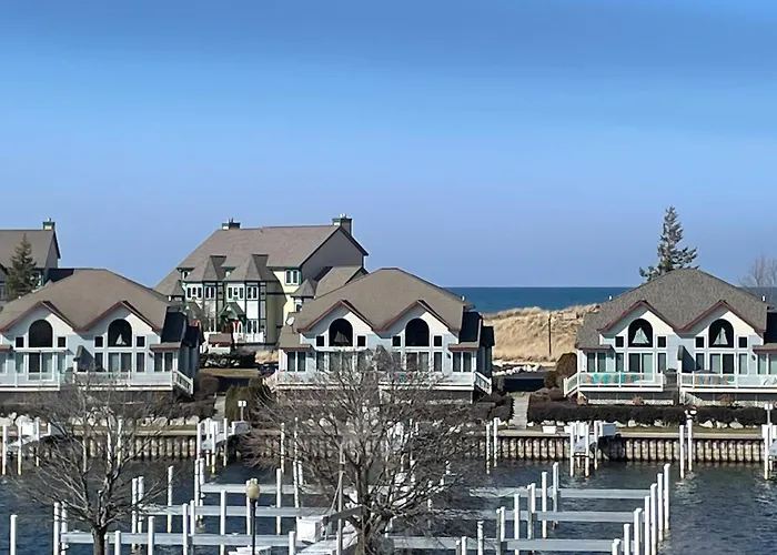 Manistee Haven! Marina View And Lake Michigan