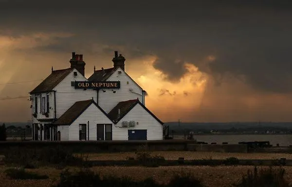 Salt Yard 1 - Stylish Whitstable Cottage - Free Parking - Beach - Harbour
