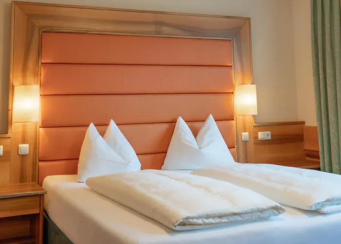 Österreichischer Hof-im Bademantel direkt in die Alpentherme
