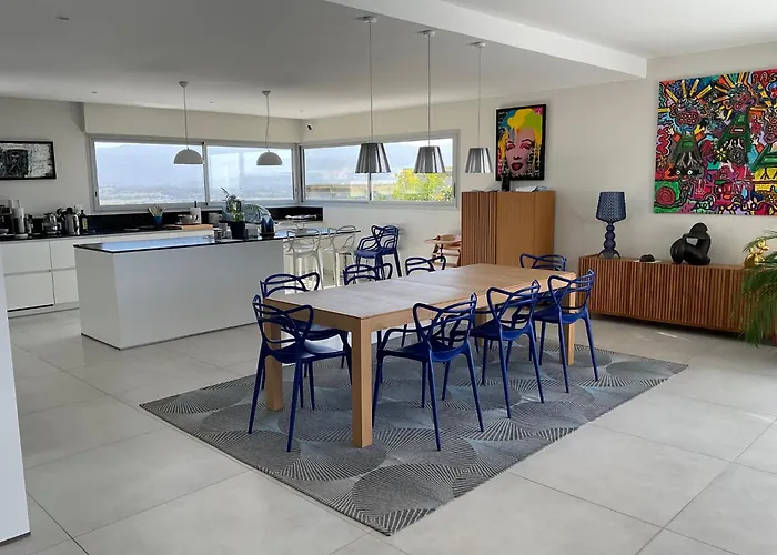 Suite Maritime: Seaside Terrace with Private Parking