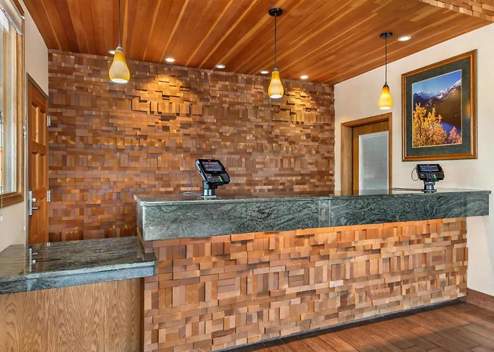 Best Western Plus Silver Saddle Inn