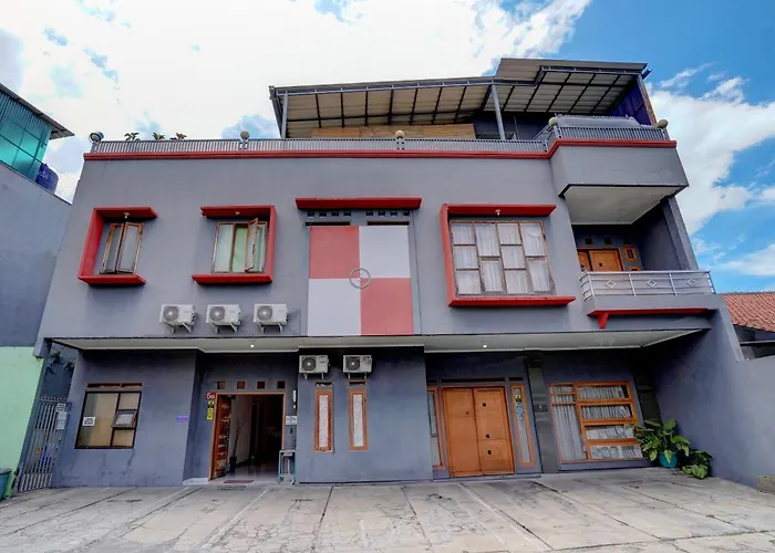 Oyo 92725 Regol Srimahi Residence