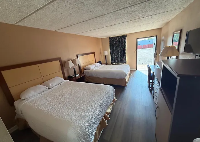 Camilla Inn & Suites