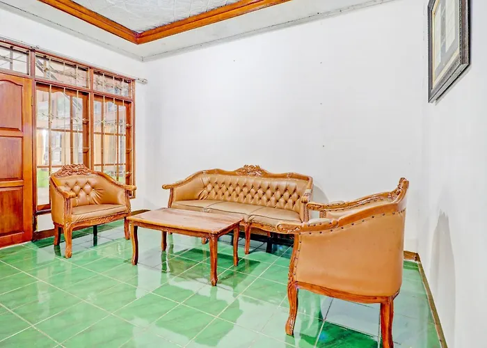 Oyo Homes 90850 Cibeunying Eco Tourism Homestay Cibodas Maribaya 2