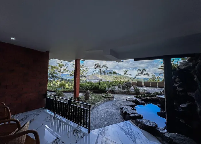 Caldera Hotel & Restaurant