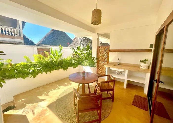 Aluna Beach Apartments