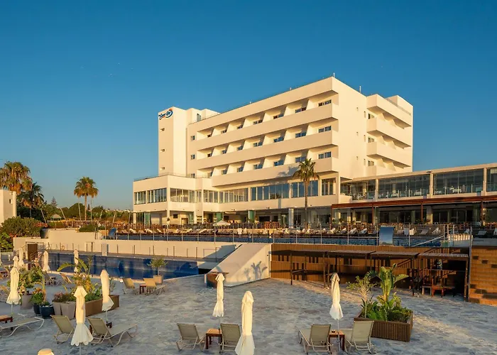 Theo Sunset Bay Hotel