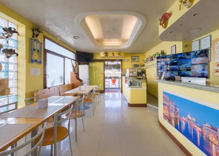Albergo Nuova Aurora - Free Parking & Breakfast
