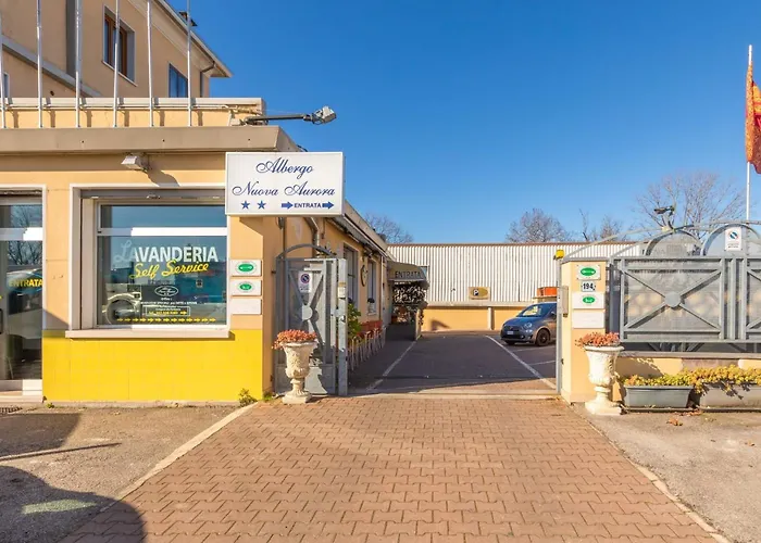 Albergo Nuova Aurora - Free Parking & Breakfast