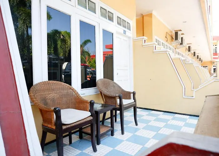 Reddoorz Plus Near Stadion Wijaya Kusuma