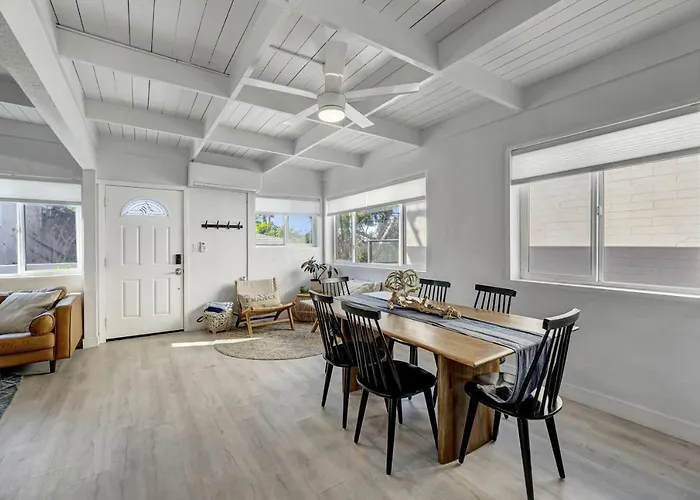 Village District! Cleo Beach! 5 Min Walk To Dtwn!