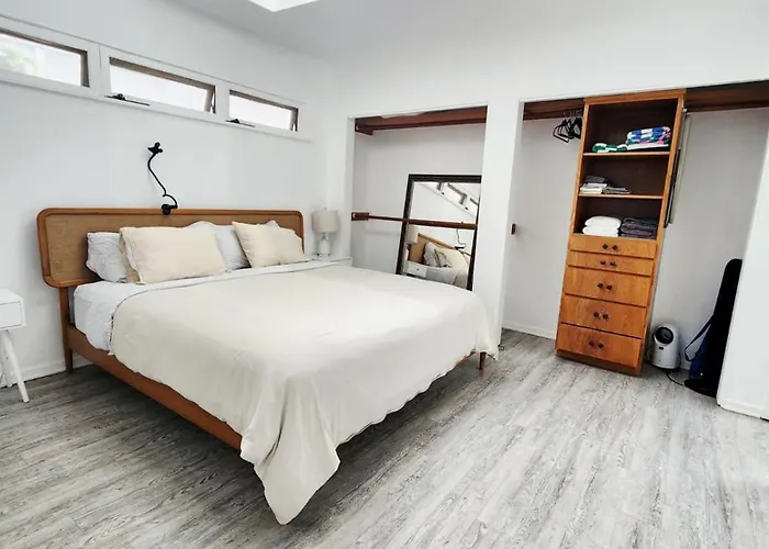 30 Pct Off!! Limited Time! Malibu Ocean Wave With King Bed, Walking To Beach And Hiking