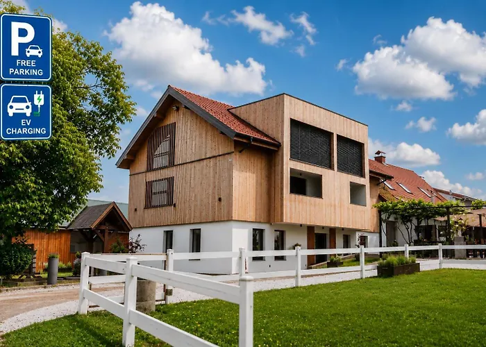 Tourist Farm Hotel Frost