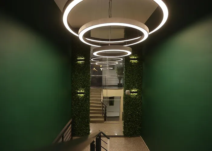 Ren Business Hotel