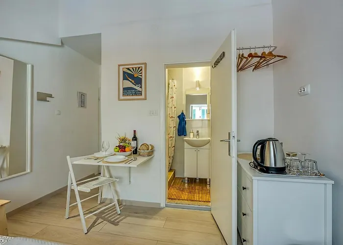 Lasta Losin Town Rooms - Happy Rentals