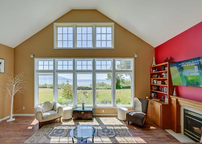 Waterfront Bellingham Bliss: Steps To Beach!