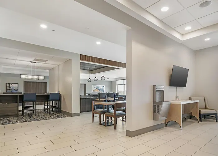 Best Western Plus Marquette Hotel & Suites