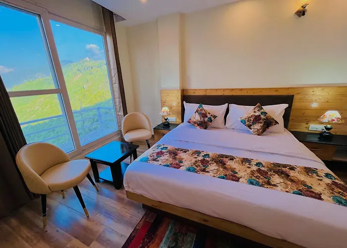 Hotel Golden Temple View By La Casa With Swimming Pool