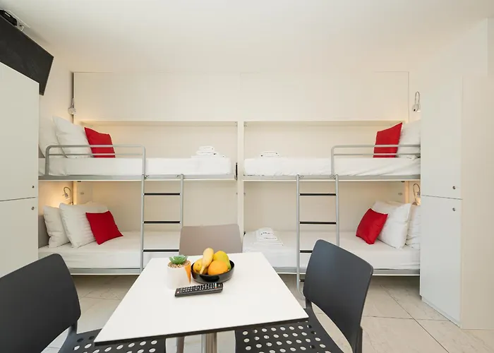 Avis Hotel