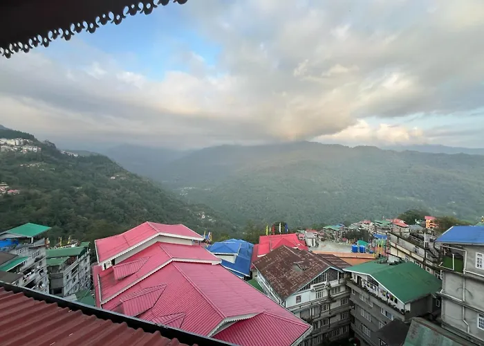 Staynest Continental Gangtok - 100 Meter From Ridge Park