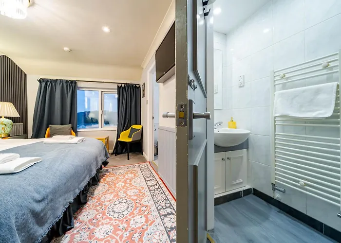Waterhead Rooms & Suites - Parking And Light Breakfast