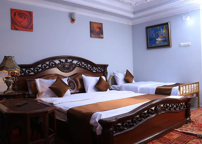 Roshan Plaza Hotel