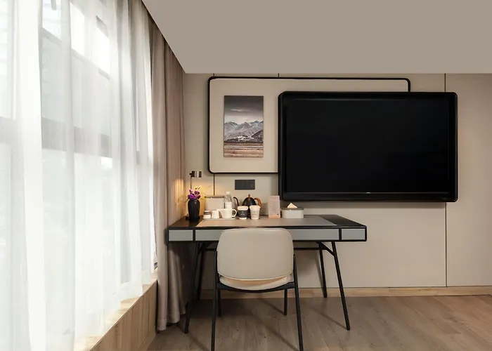 Atour Hotel West Plaza Of Guiyang North Railway Station