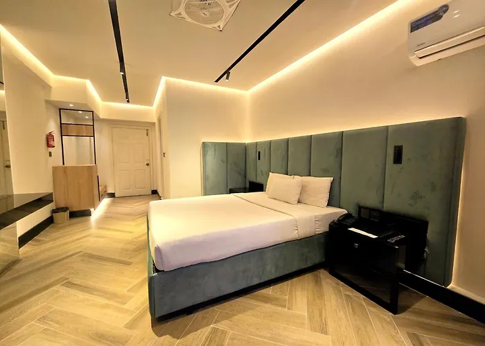 City Hotel
